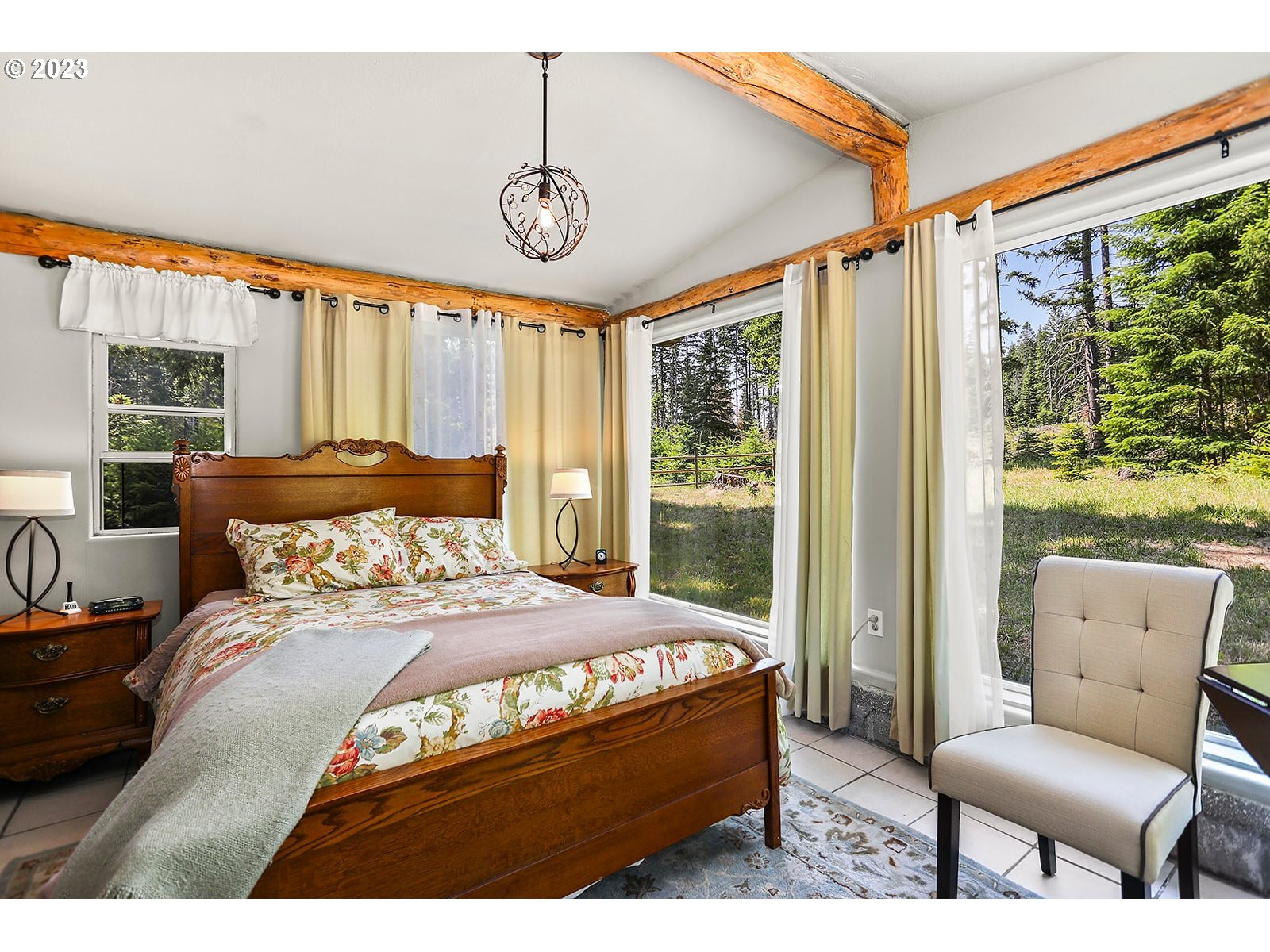 21 Prairie Road Appleton, WA 98602 - Photo 32 of 39 a bedroom with a bed and a chandelier