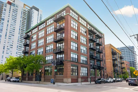 $699,000 | 817 West Washington Boulevard, Unit 103, Chicago, IL 60607