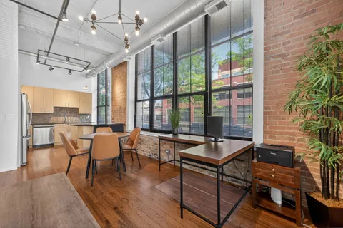 $699,000 | 817 West Washington Boulevard, Unit 103, Chicago, IL 60607
