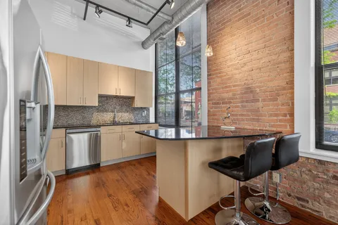 $699,000 | 817 West Washington Boulevard, Unit 103, Chicago, IL 60607
