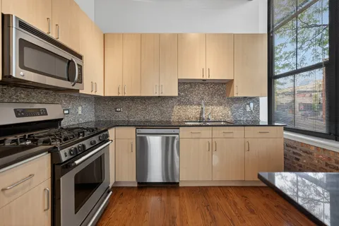 $699,000 | 817 West Washington Boulevard, Unit 103, Chicago, IL 60607