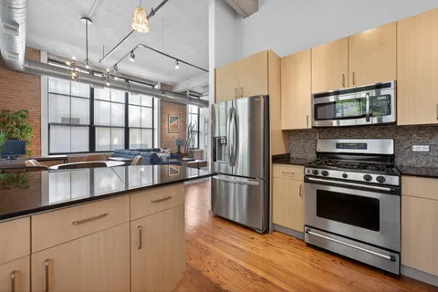 $699,000 | 817 West Washington Boulevard, Unit 103, Chicago, IL 60607