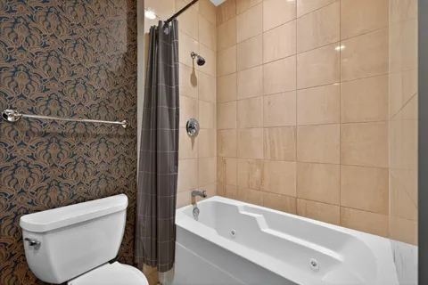 $699,000 | 817 West Washington Boulevard, Unit 103, Chicago, IL 60607