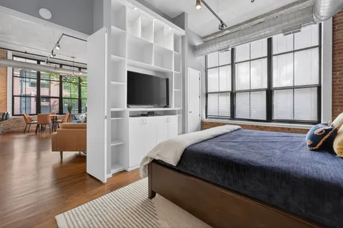 $699,000 | 817 West Washington Boulevard, Unit 103, Chicago, IL 60607