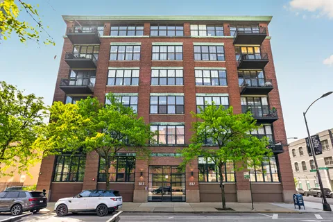 $699,000 | 817 West Washington Boulevard, Unit 103, Chicago, IL 60607