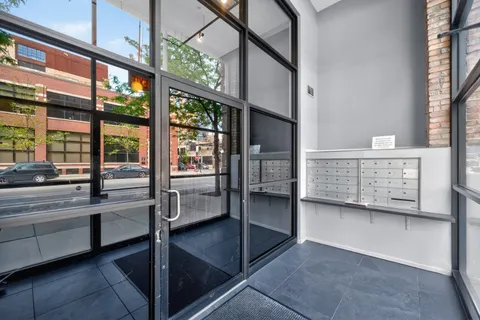 $699,000 | 817 West Washington Boulevard, Unit 103, Chicago, IL 60607