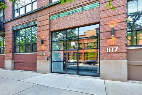 $699,000 | 817 West Washington Boulevard, Unit 103, Chicago, IL 60607