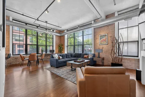 $699,000 | 817 West Washington Boulevard, Unit 103, Chicago, IL 60607