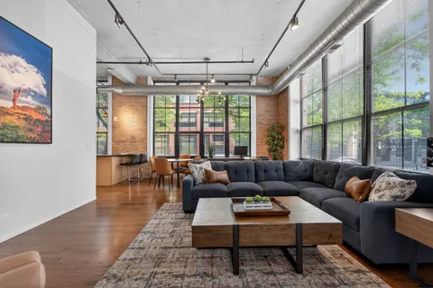 $699,000 | 817 West Washington Boulevard, Unit 103, Chicago, IL 60607