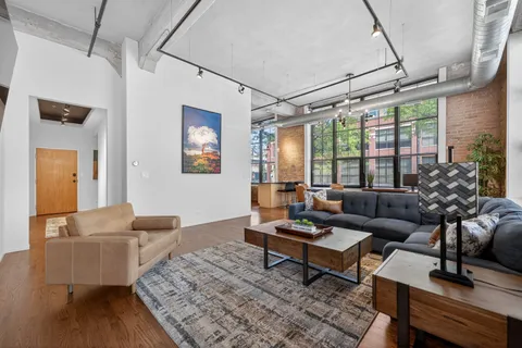 $699,000 | 817 West Washington Boulevard, Unit 103, Chicago, IL 60607