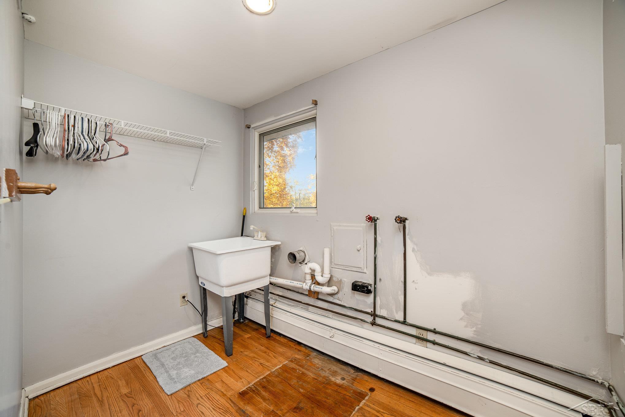 63 Benton Road Saginaw, MI 48602 - Photo 18 of 39 50126640-17.JPG