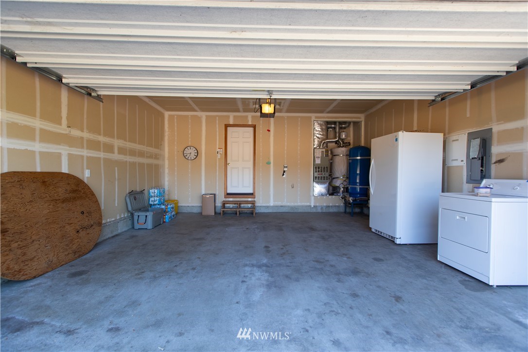 4129 Coomer Lane Southwest Rochester, WA 98579 - Photo 14 of 31 a view of a livingroom with furniture and closet