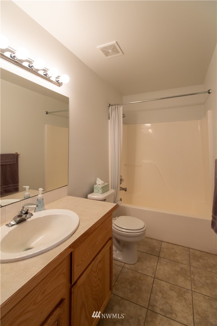 4129 Coomer Lane Southwest Rochester, WA 98579 - Photo 30 of 31 a bathroom with a sink a toilet a mirror and shower