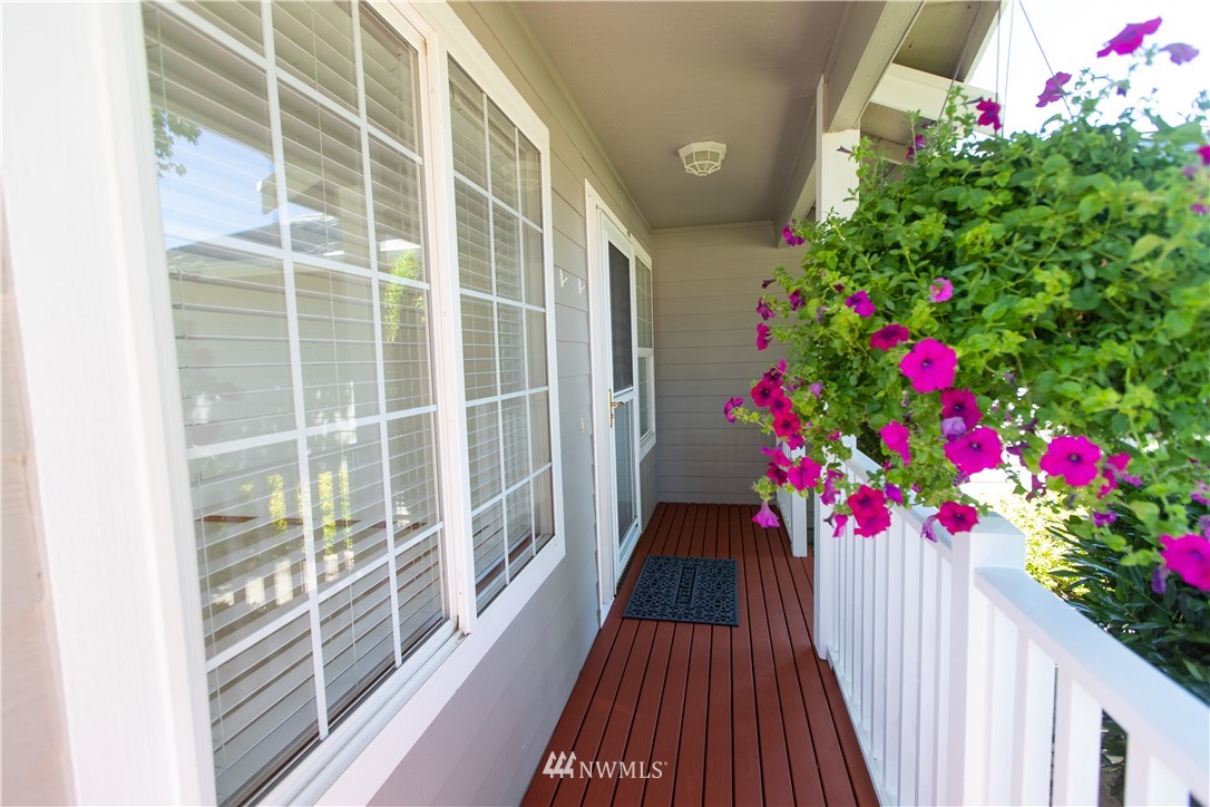 4129 Coomer Lane Southwest Rochester, WA 98579 - Photo 4 of 31 a flower pot with wooden floor