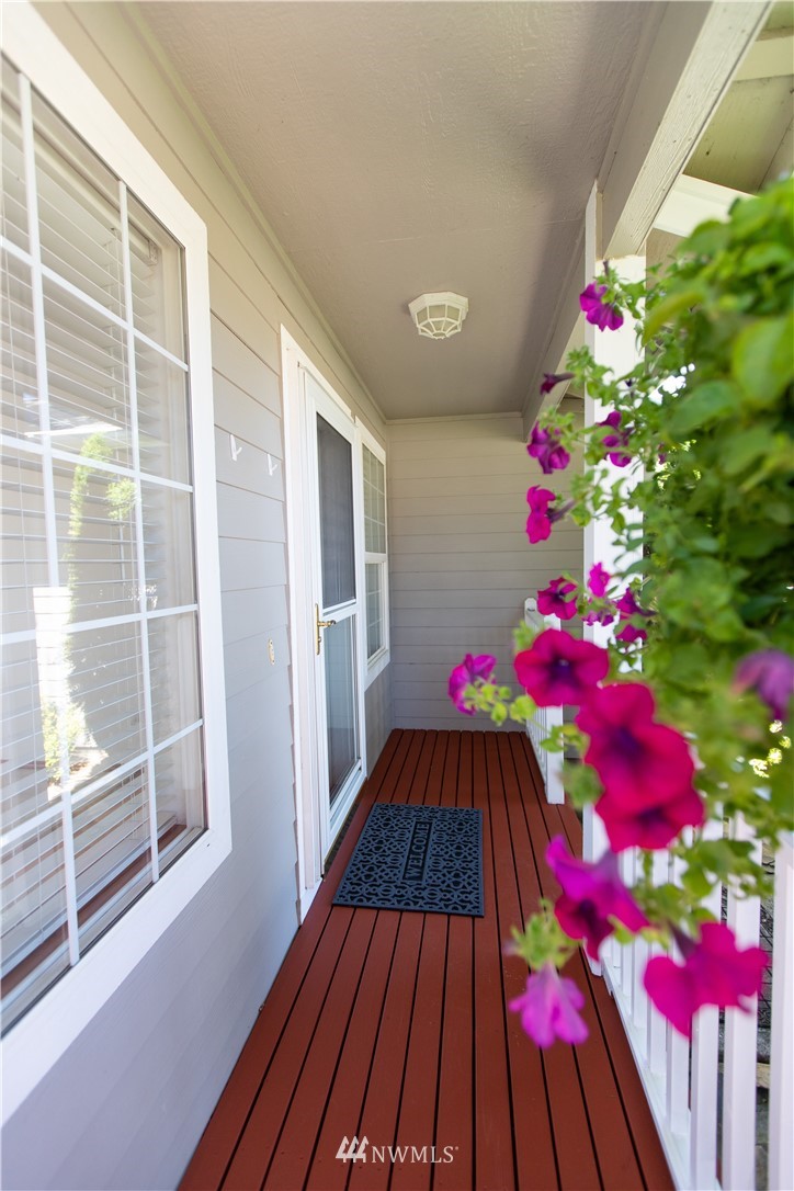 4129 Coomer Lane Southwest Rochester, WA 98579 - Photo 5 of 31 a picture of flowers in a balcony