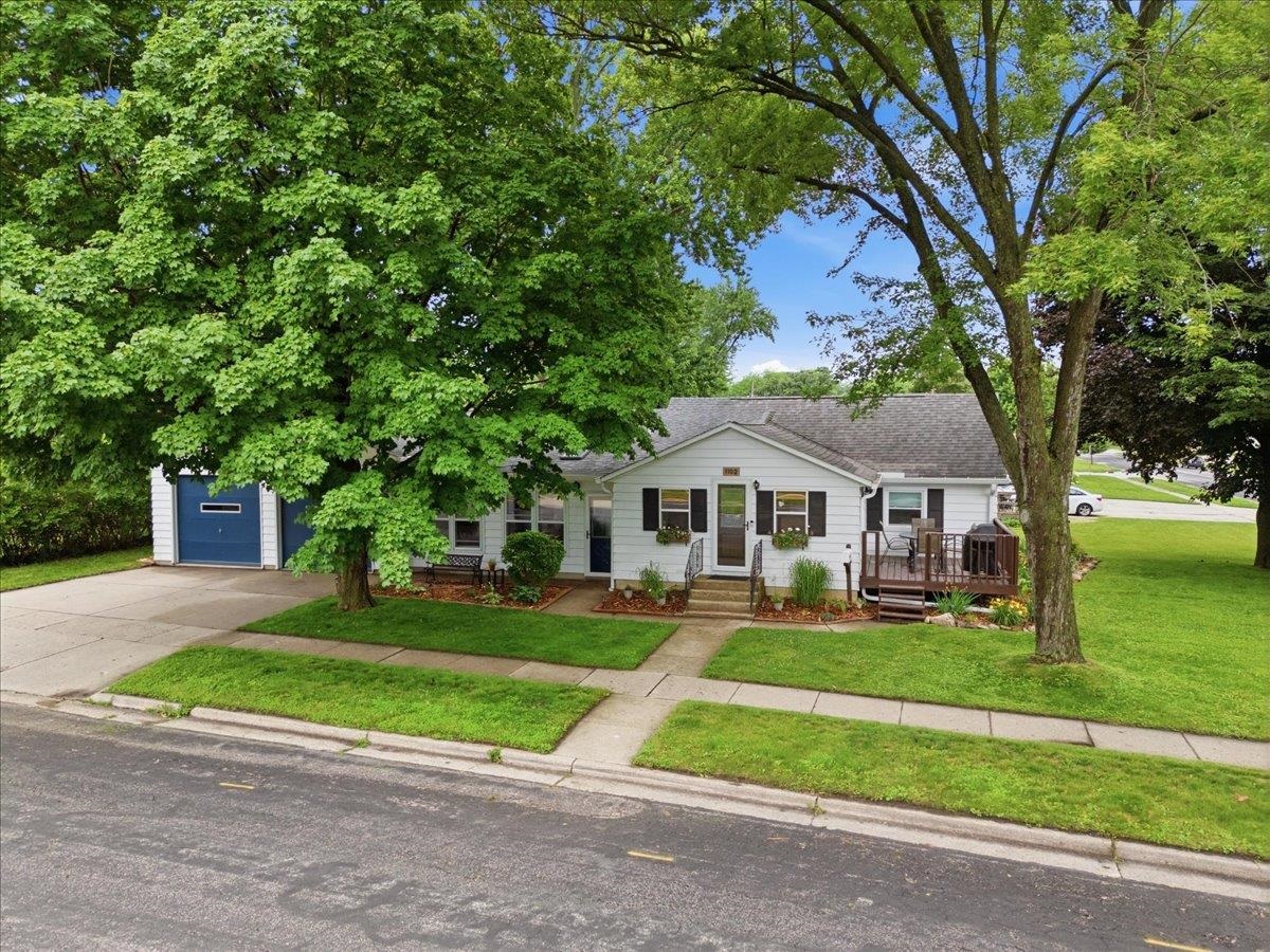 1102 Grant Street Fort Atkinson, WI 53538 - Photo 3 of 39
