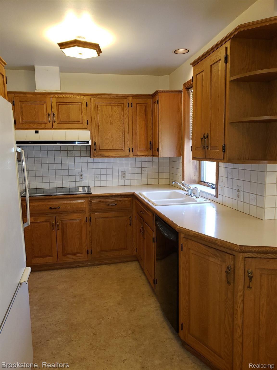 33417 Garfield Road Fraser, MI 48026 - Photo 11 of 34 33417 kitchen 2.jpg