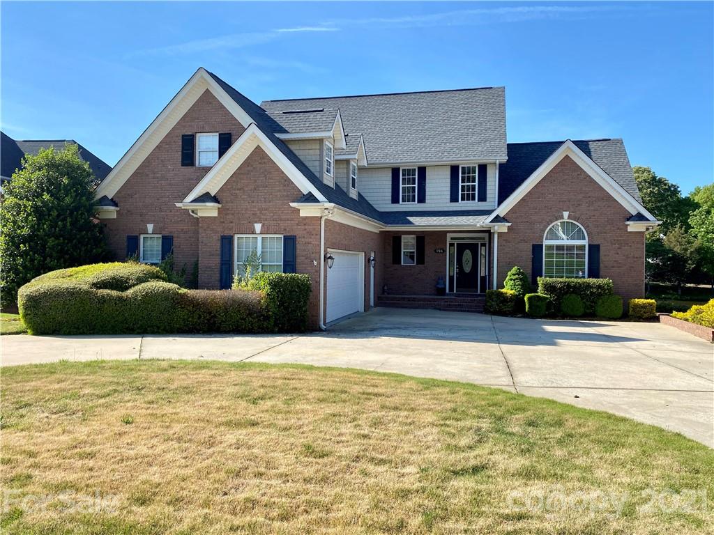 916 Ashford Way Fort Mill, SC 29708 - Photo 2 of 15 a front view of a house with a garden