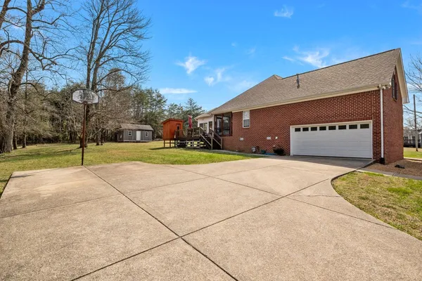 $415,000 | 1250 Old Eastside Road, Burns, TN 37029