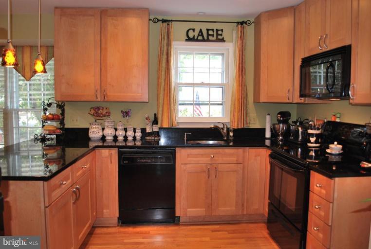 2083 Cobblestone Lane Reston, VA 20191 - Photo 11 of 30 Kitchen #3