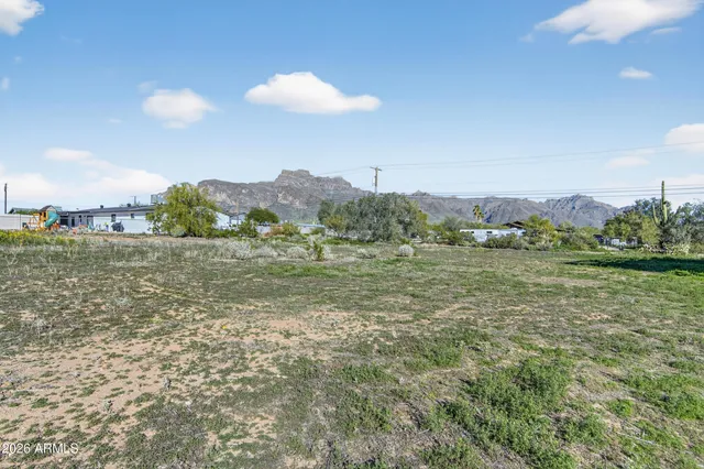 $825,000 | 5580 East 10th Avenue, Apache Junction, AZ 85119