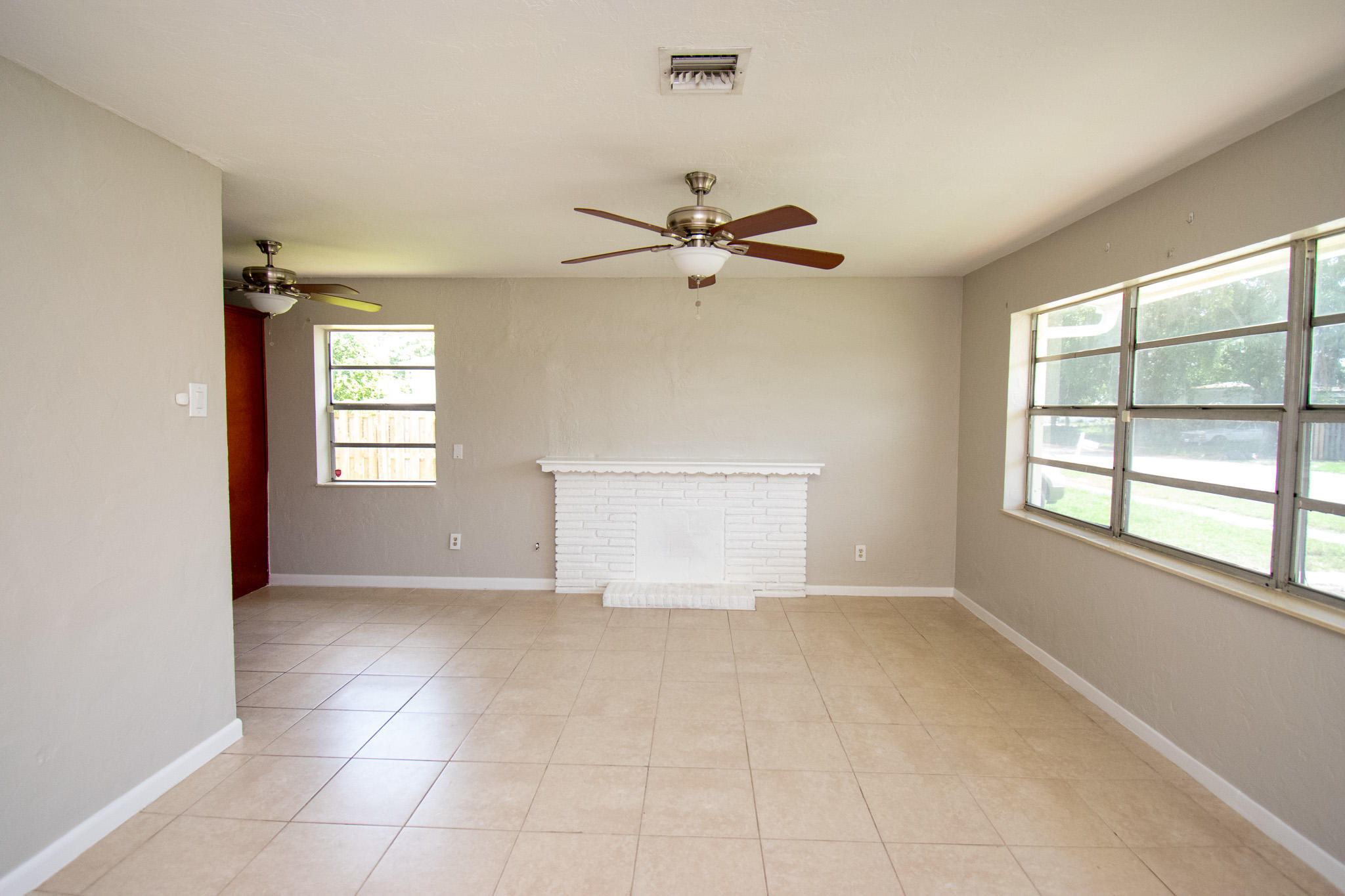 2321 Robin Road West Palm Beach, FL 33409 - Photo 3 of 14 2321 Robin Rd - Living Room