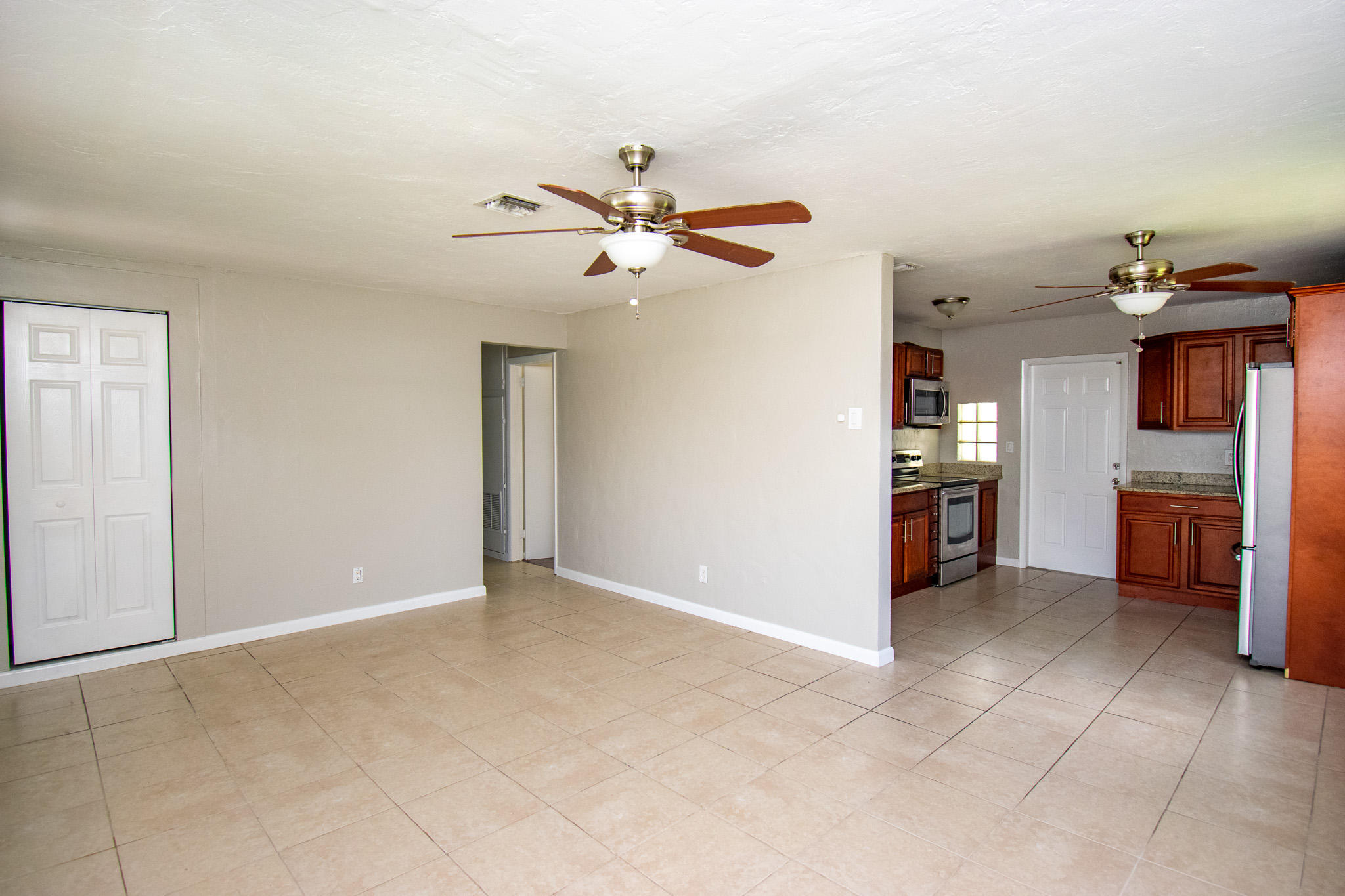 2321 Robin Road West Palm Beach, FL 33409 - Photo 4 of 14 2321 Robin Rd - Living Room