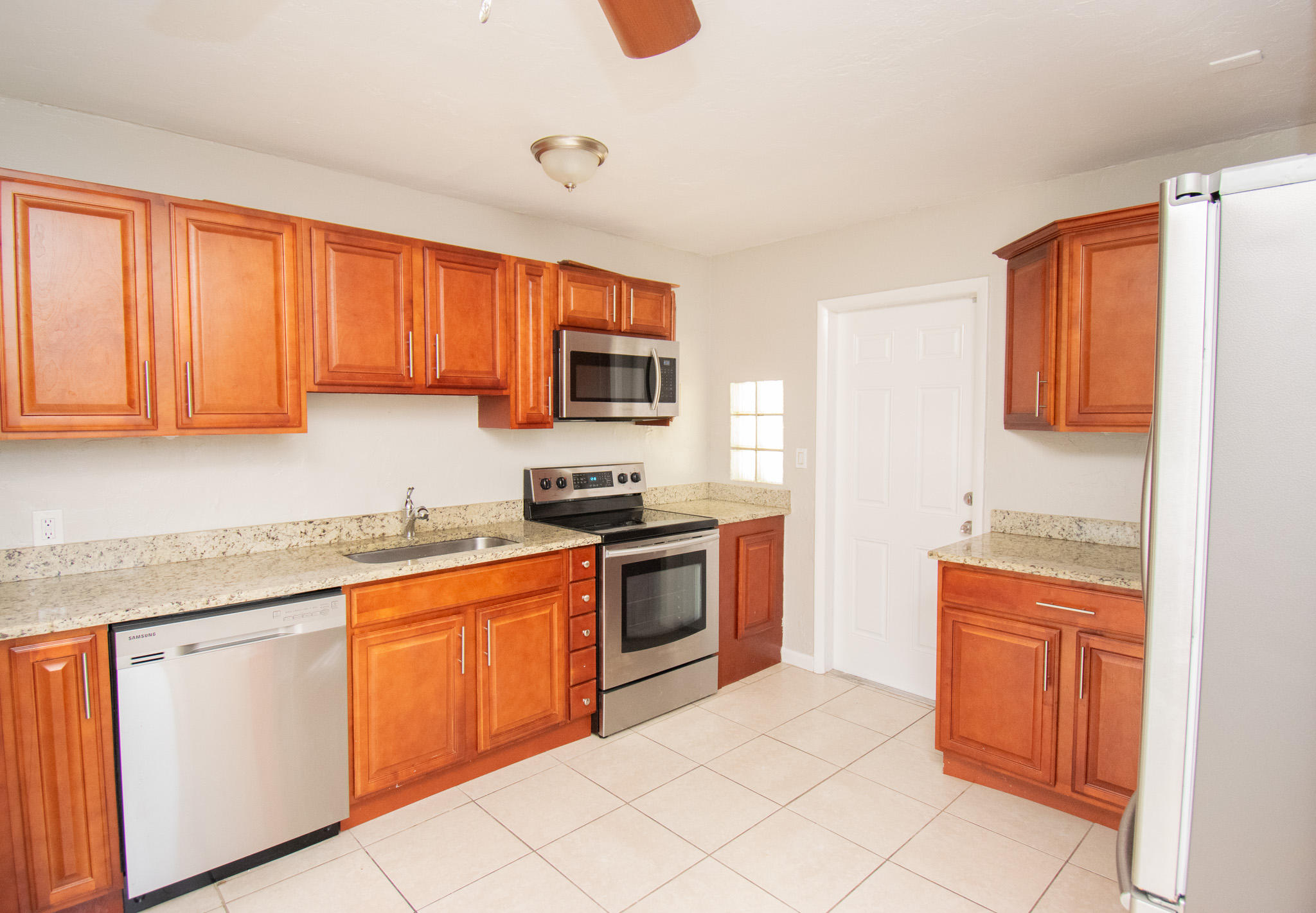 2321 Robin Road West Palm Beach, FL 33409 - Photo 5 of 14 2321 Robin Rd - Kitchen