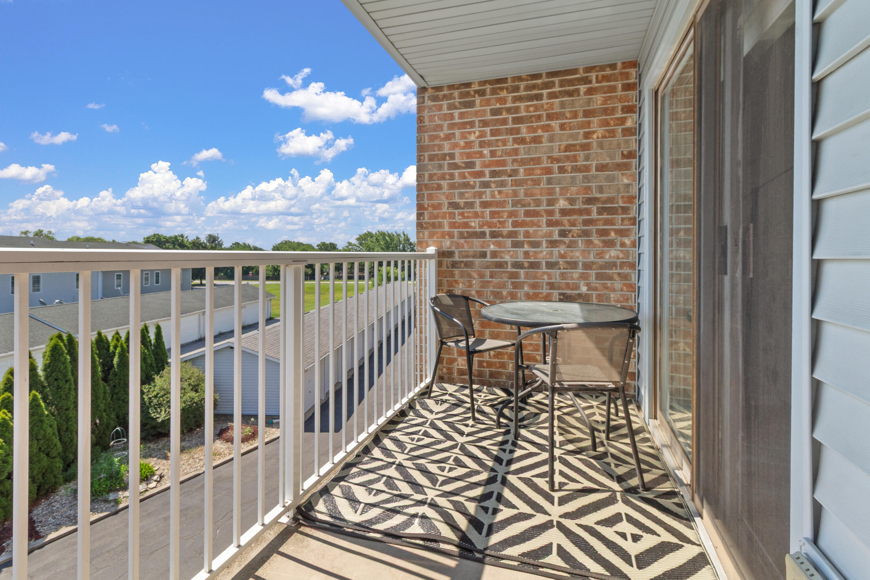 9621 Merrillville Road, Unit 304 Crown Point, IN 46307 - Photo 4 of 15 3000x2000
