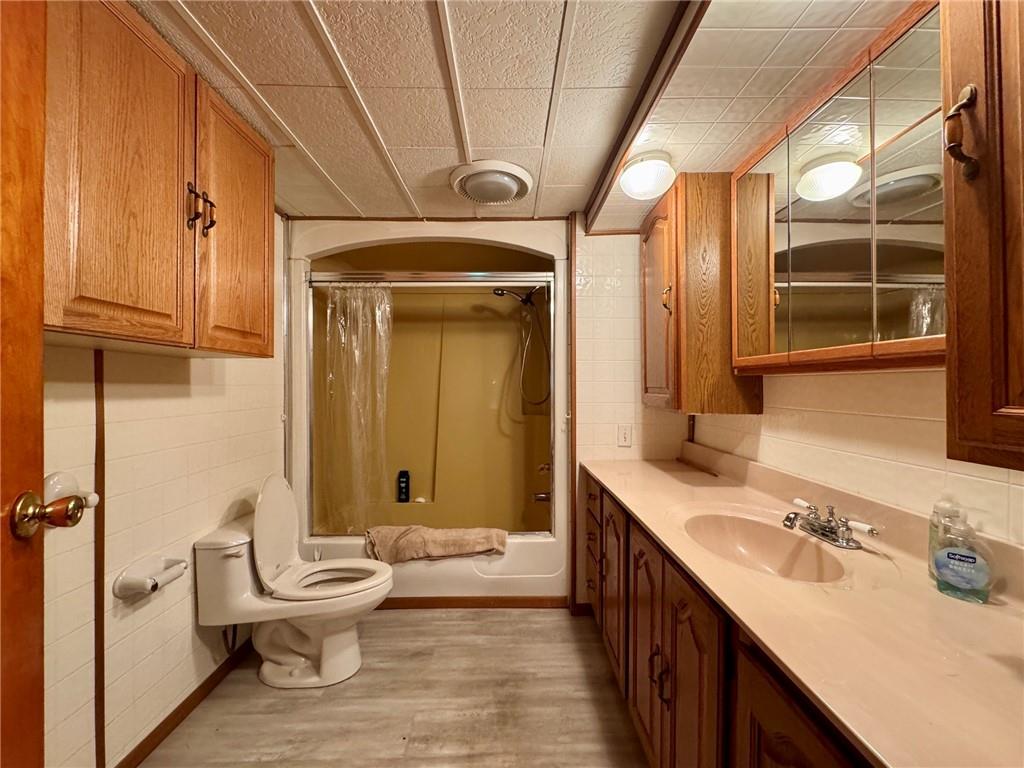 1238 Pinewood Road Irwin, PA 15642 - Photo 7 of 15 Full Bath