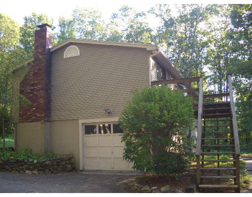 37 Brookfield Road North Brookfield, MA 01535 - Photo 3 of 16 Gallery Image 3