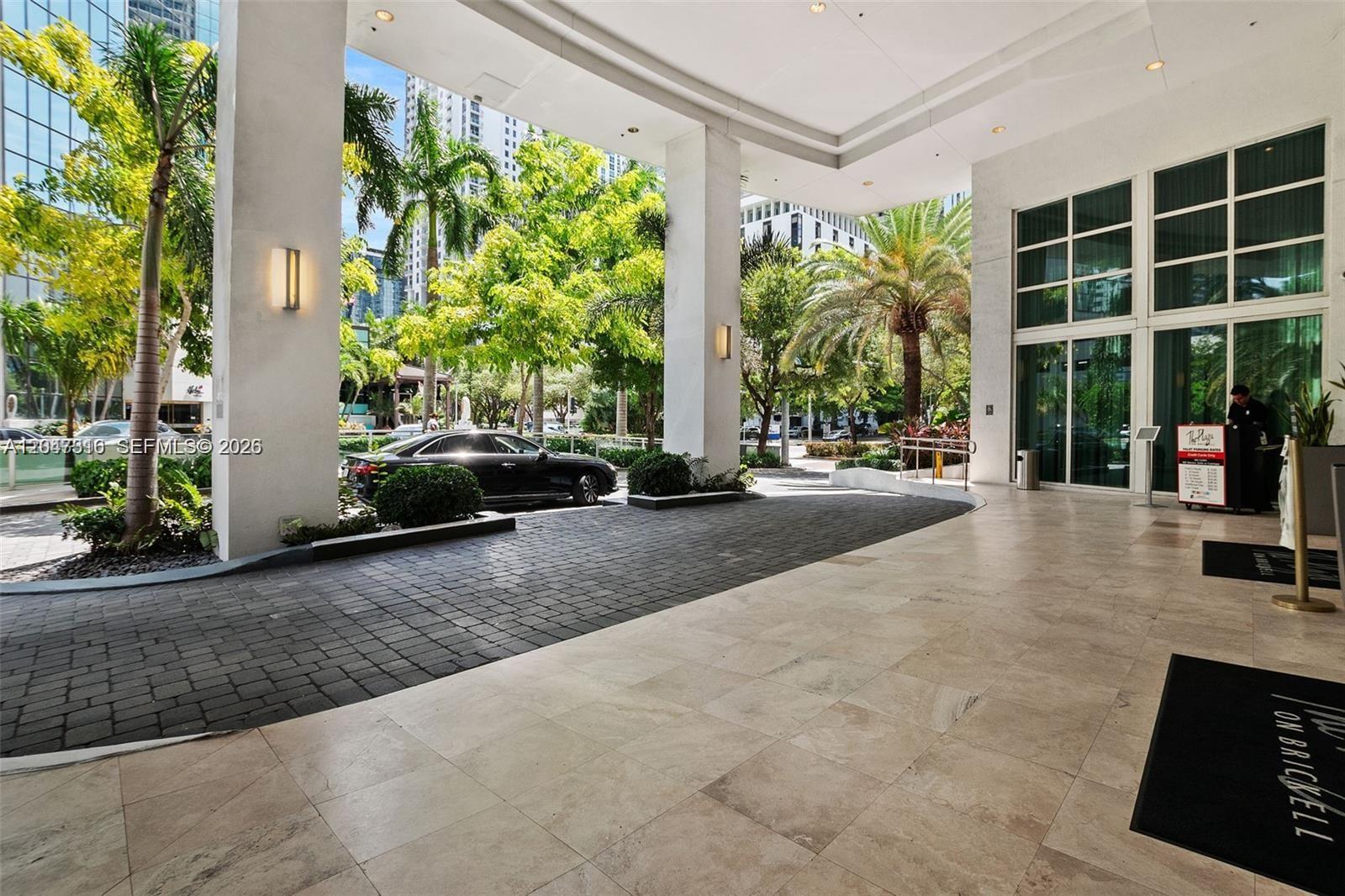 951 Brickell Avenue, Unit 3207 Miami, FL 33131 - Photo 2 of 18