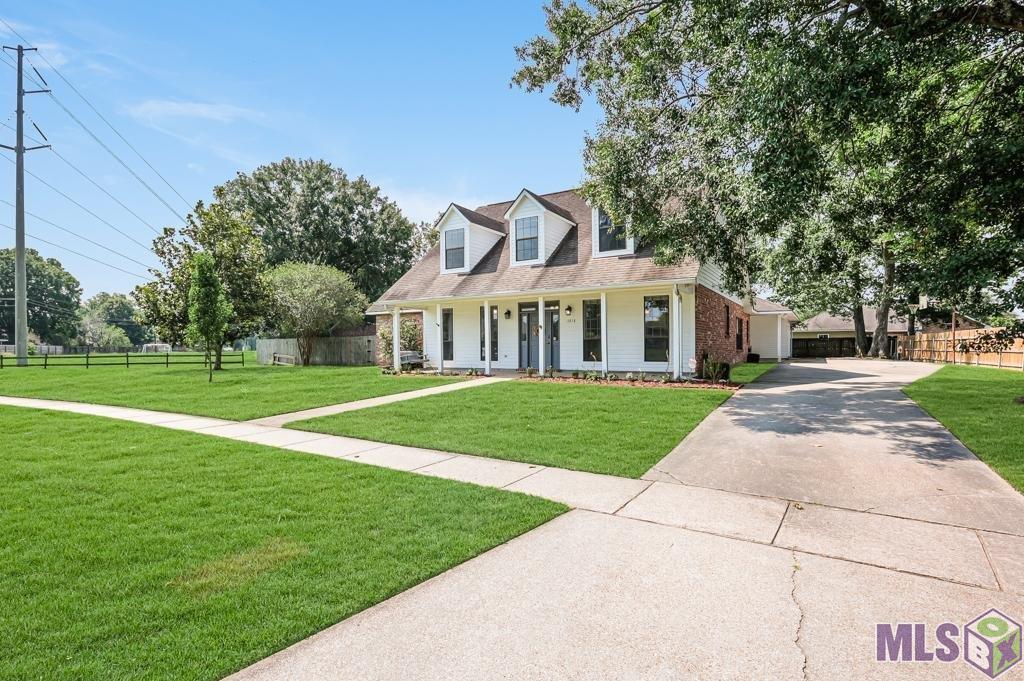 13878 Cypress Ridge Avenue Baton Rouge, LA 70817 - Photo 3 of 40 Right side view of home
