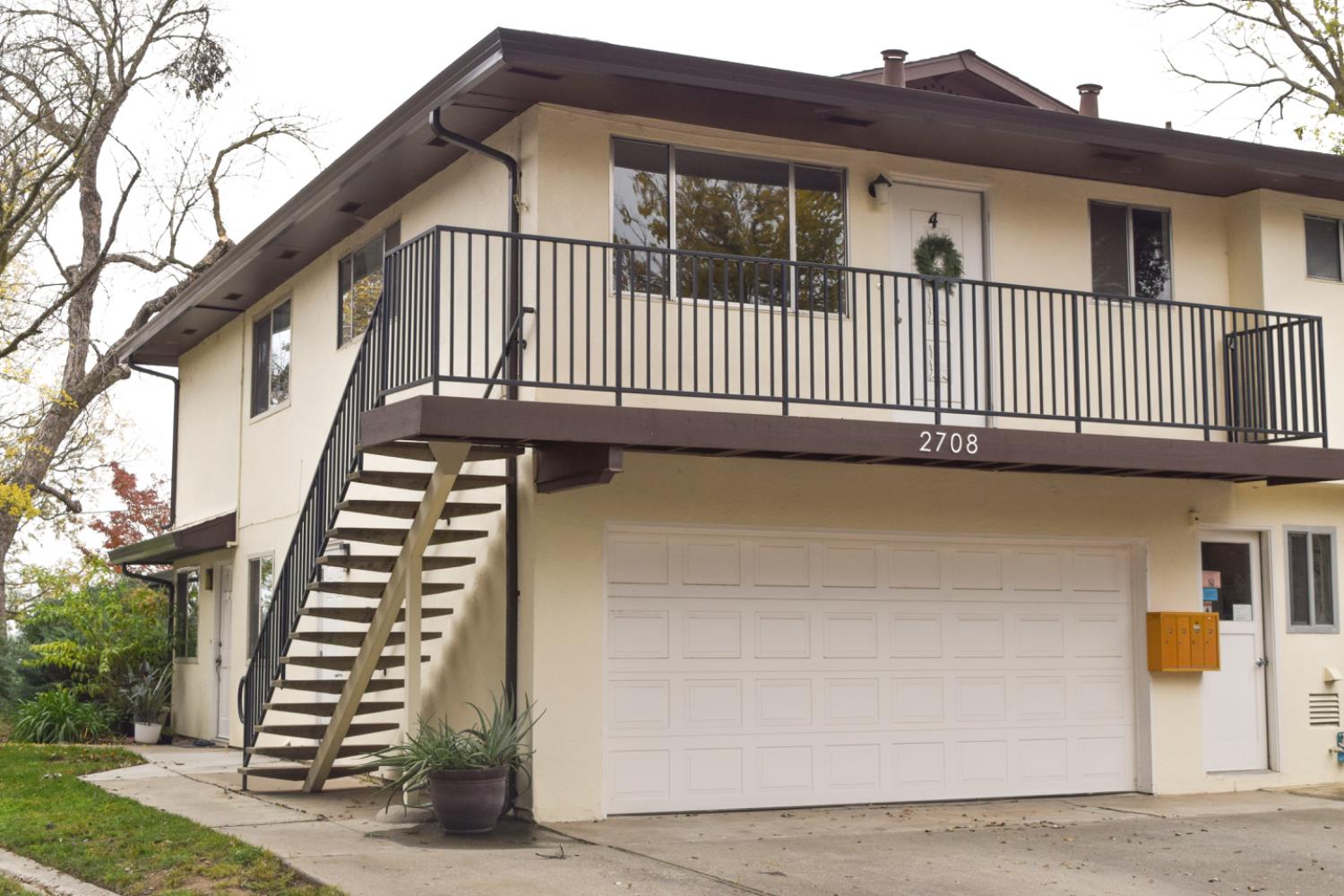 2708 Pole Line Road, Unit 4 Davis, CA 95618 - Photo 3 of 14 a view of a house with a deck