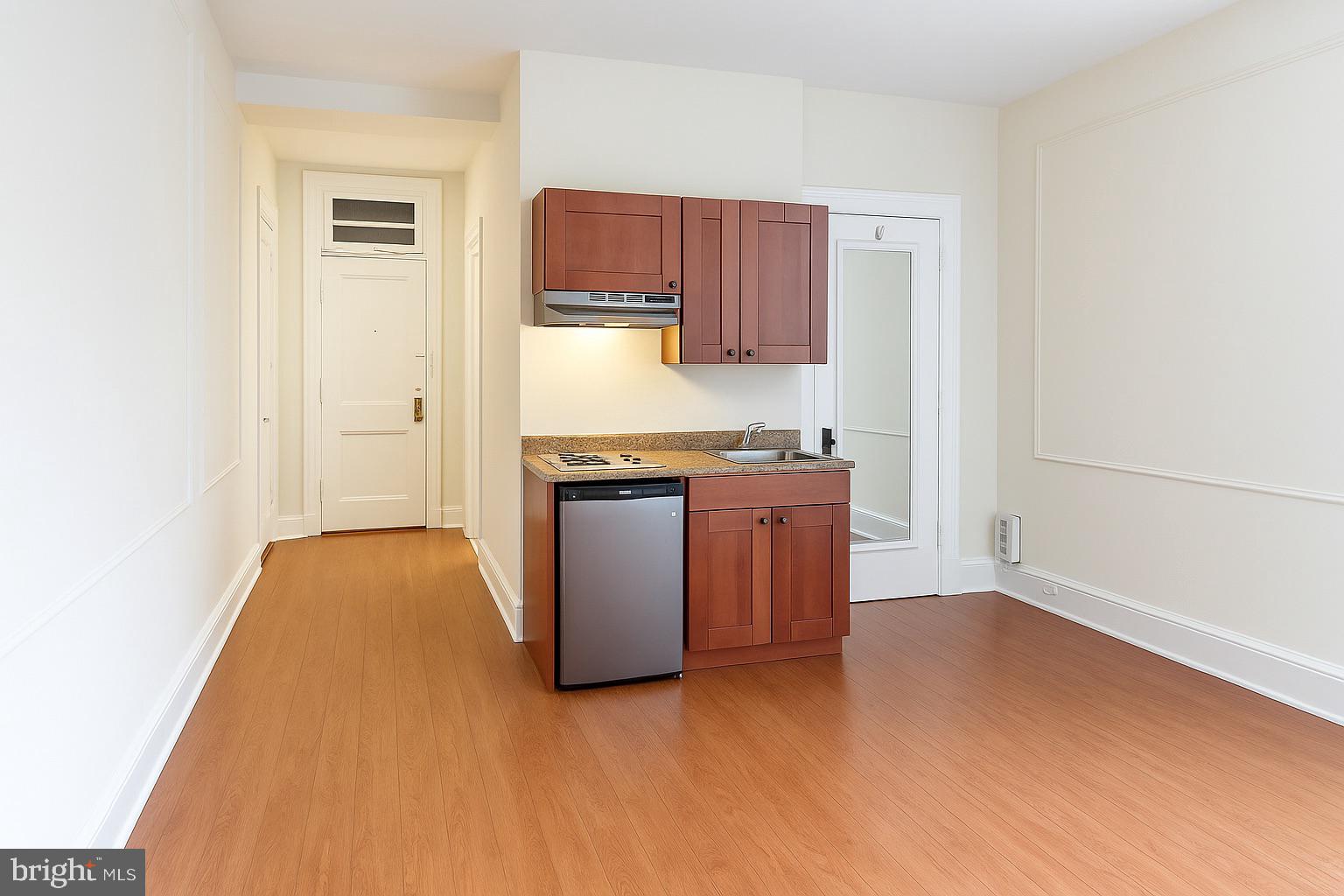 1324 Locust Street, Unit 528R Philadelphia, PA 19107 - Photo 4 of 19