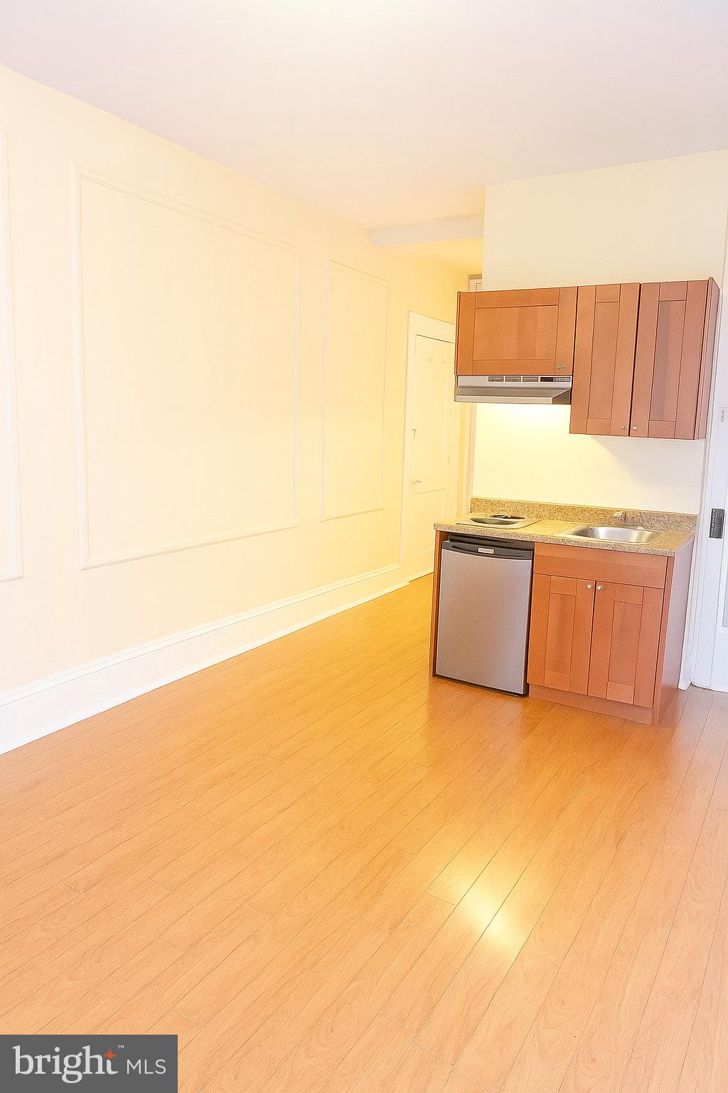 1324 Locust Street, Unit 528R Philadelphia, PA 19107 - Photo 5 of 19