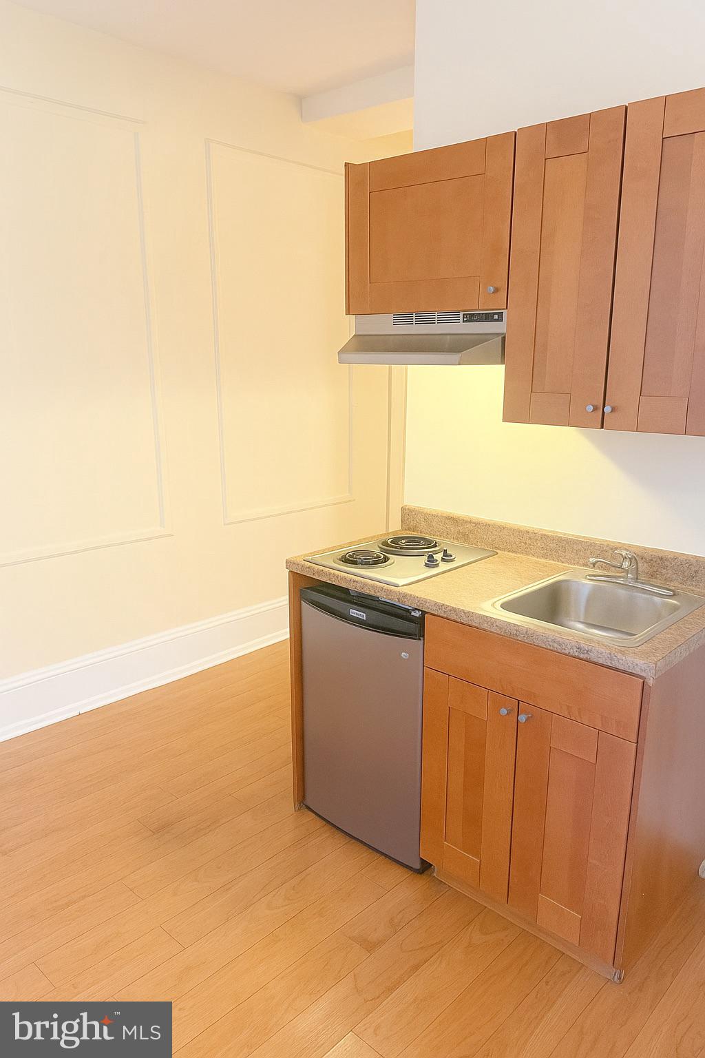 1324 Locust Street, Unit 528R Philadelphia, PA 19107 - Photo 6 of 19