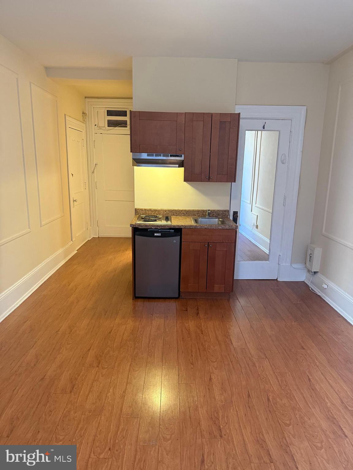 1324 Locust Street, Unit 528R Philadelphia, PA 19107 - Photo 8 of 19