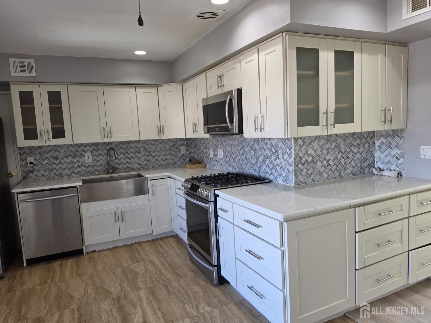 192 Evergreen Road, Unit 7B Edison, NJ 08837 - Photo 13 of 21 a kitchen with stainless steel appliances granite countertop a stove and a sink