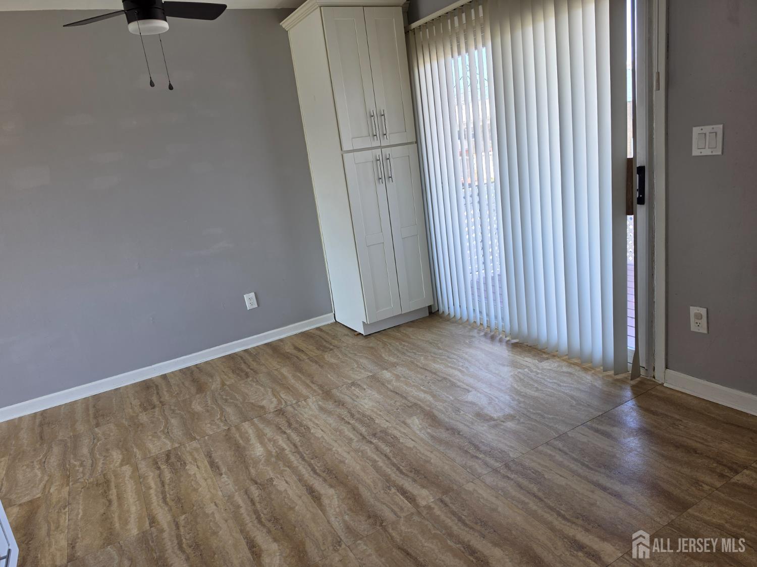 192 Evergreen Road, Unit 7B Edison, NJ 08837 - Photo 15 of 21 an empty room with wooden floor and windows