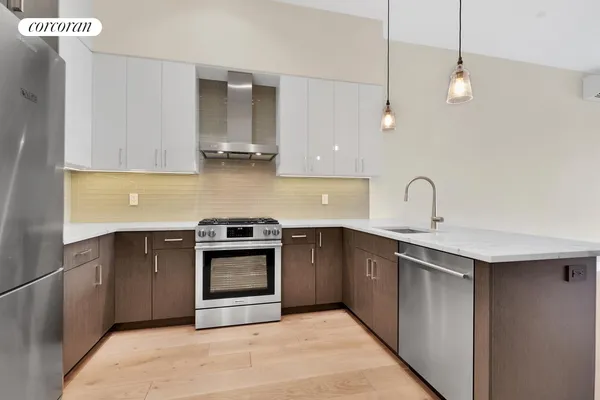 $885,000 | 26-33 28th Street, Unit PH4A | Astoria