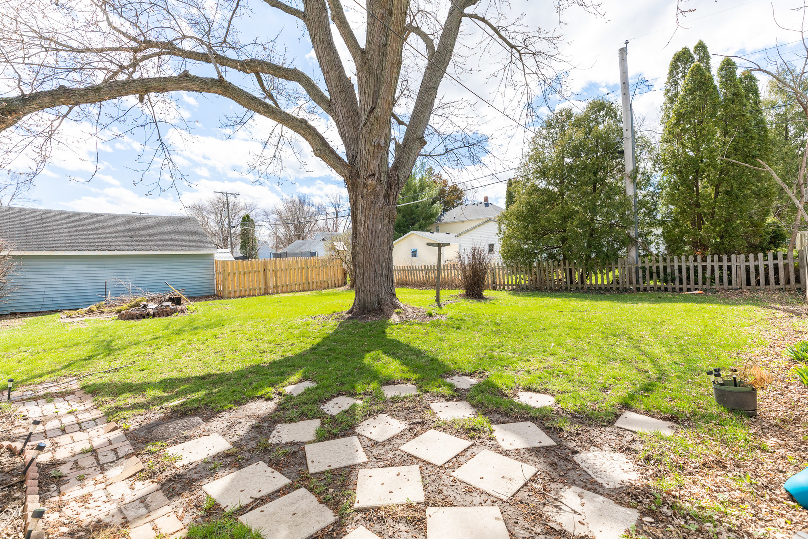 916 North 8th Street Rochelle, IL 61068 - Photo 16 of 16 a view of swimming pool with garden