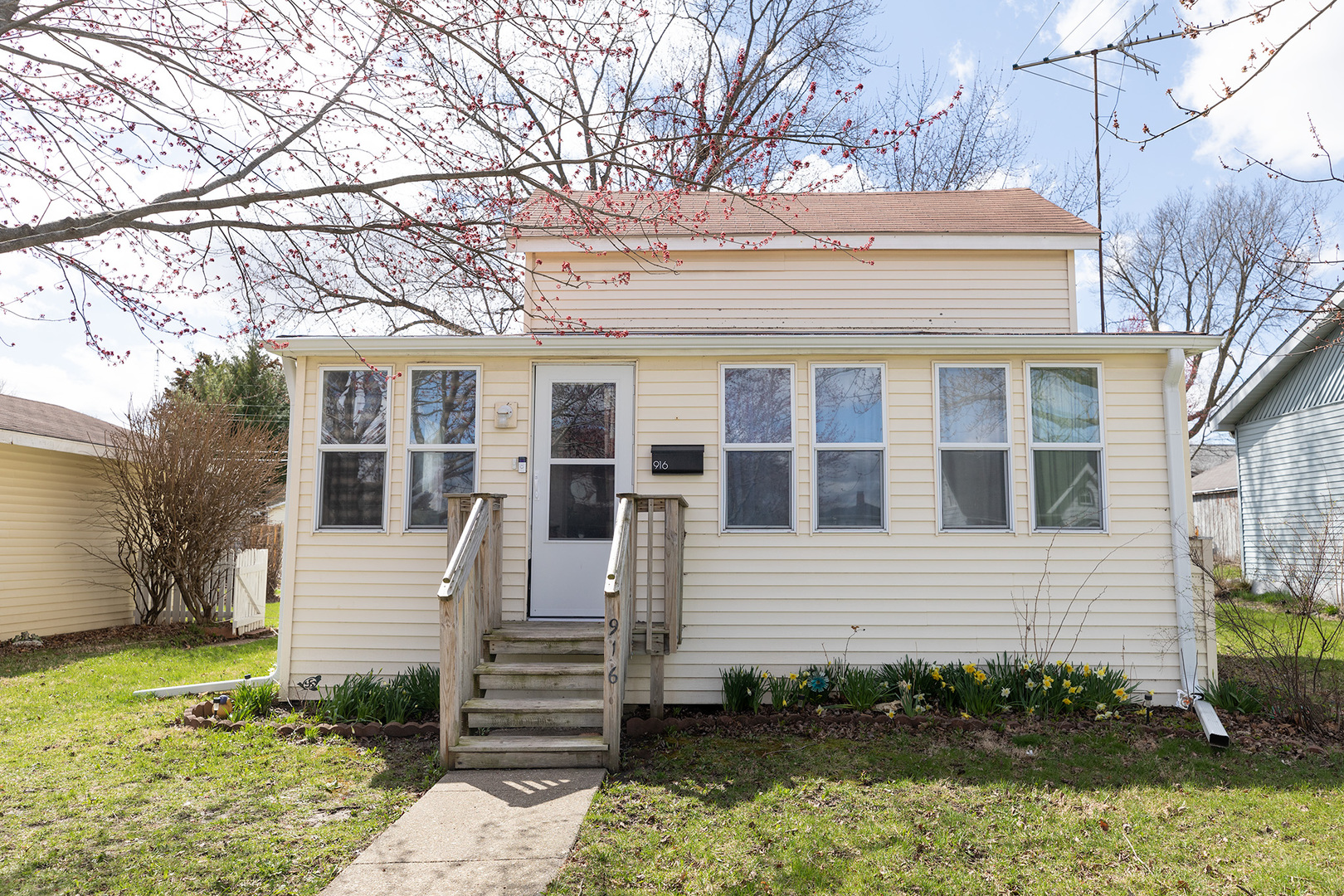 916 North 8th Street Rochelle, IL 61068 - Photo 2 of 16 a view of a house with a yard