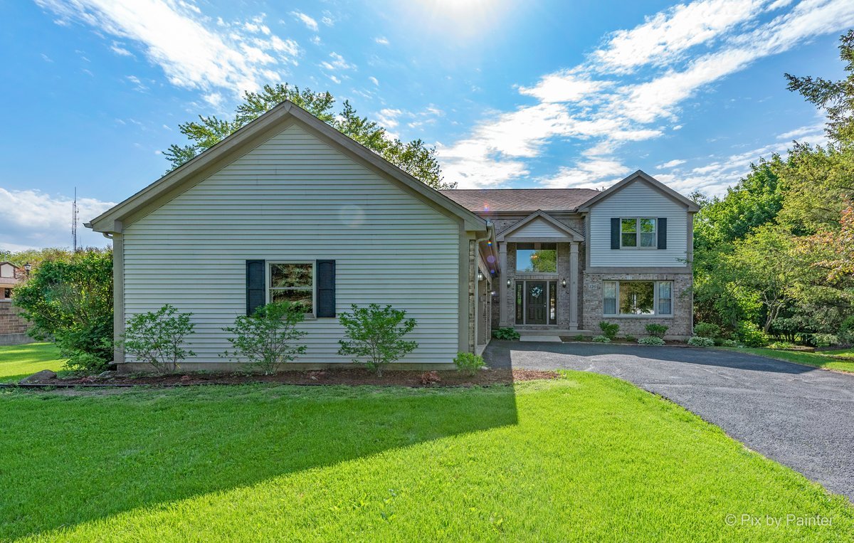 120 Briargate Road Cary, IL 60013 - Photo 1 of 35 a view of a house with a yard