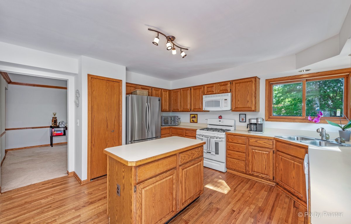 120 Briargate Road Cary, IL 60013 - Photo 8 of 35 a kitchen with a stove a sink and a refrigerator