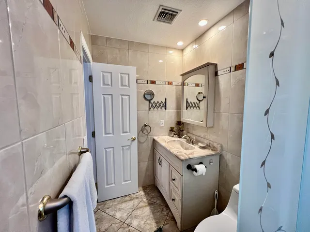 a view of a garden with a tree