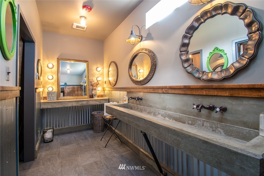 14162 Gibralter Road Anacortes, WA 98221 - Photo 17 of 25 Gallery Image 17