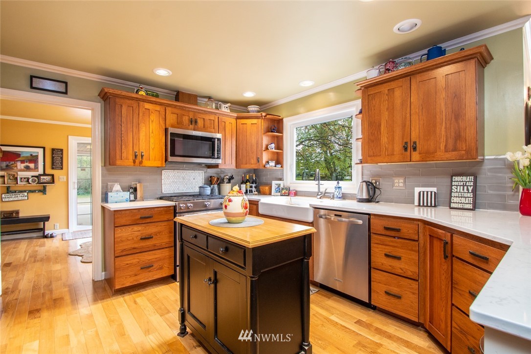 14162 Gibralter Road Anacortes, WA 98221 - Photo 8 of 25 Gallery Image 8