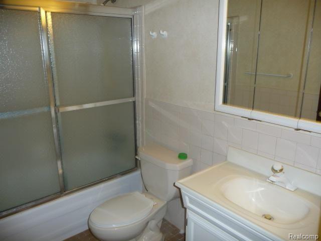 47742 Tilch Road Macomb, MI 48044 - Photo 12 of 12 bathroom