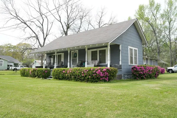 $98,000 | 1031 Pearl River Avenue, McComb, MS 39648